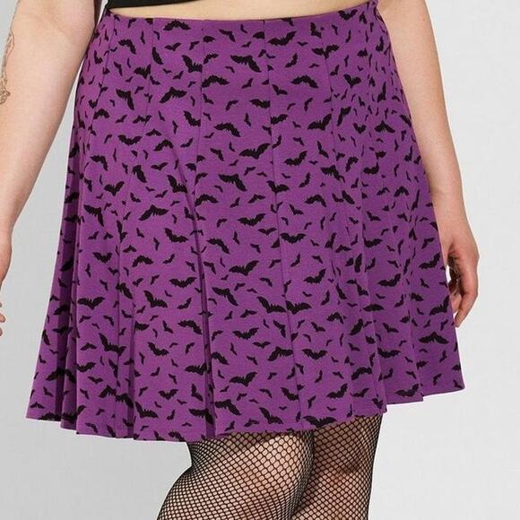 Torrid 6 (6X 30) Purple Bat Print Halloween Punk Gothic Mini Ponte Seamed Skirt - Picture 1 of 3